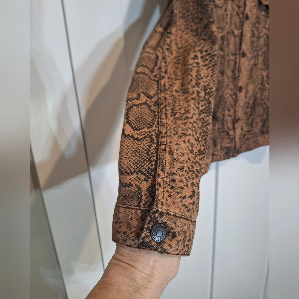 Free People Snakeskin Denim Trucker Jacket Button Up Cotton Brown Black Medium - Picture 10 of 16